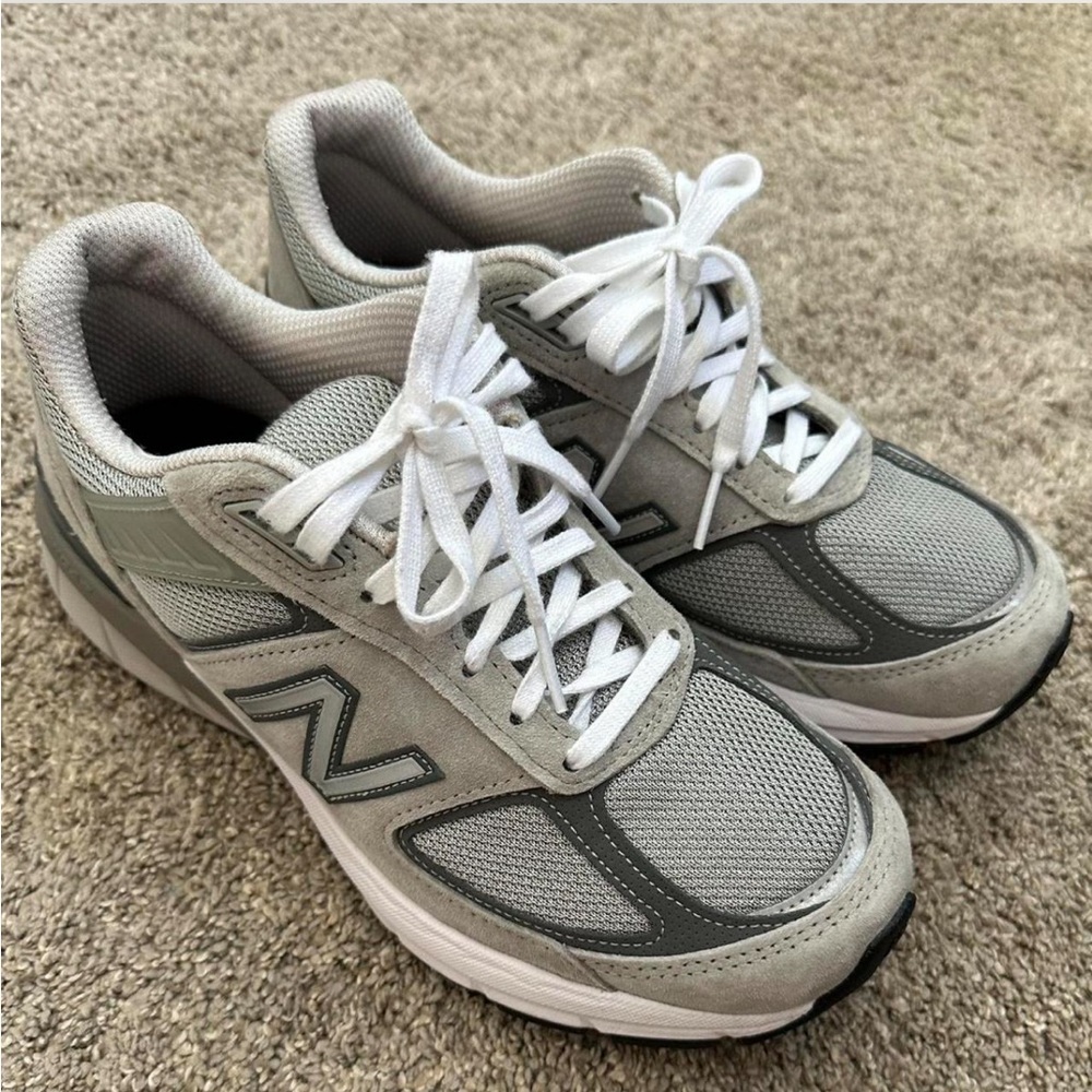 New Balance Women’s 990v5 Shoes